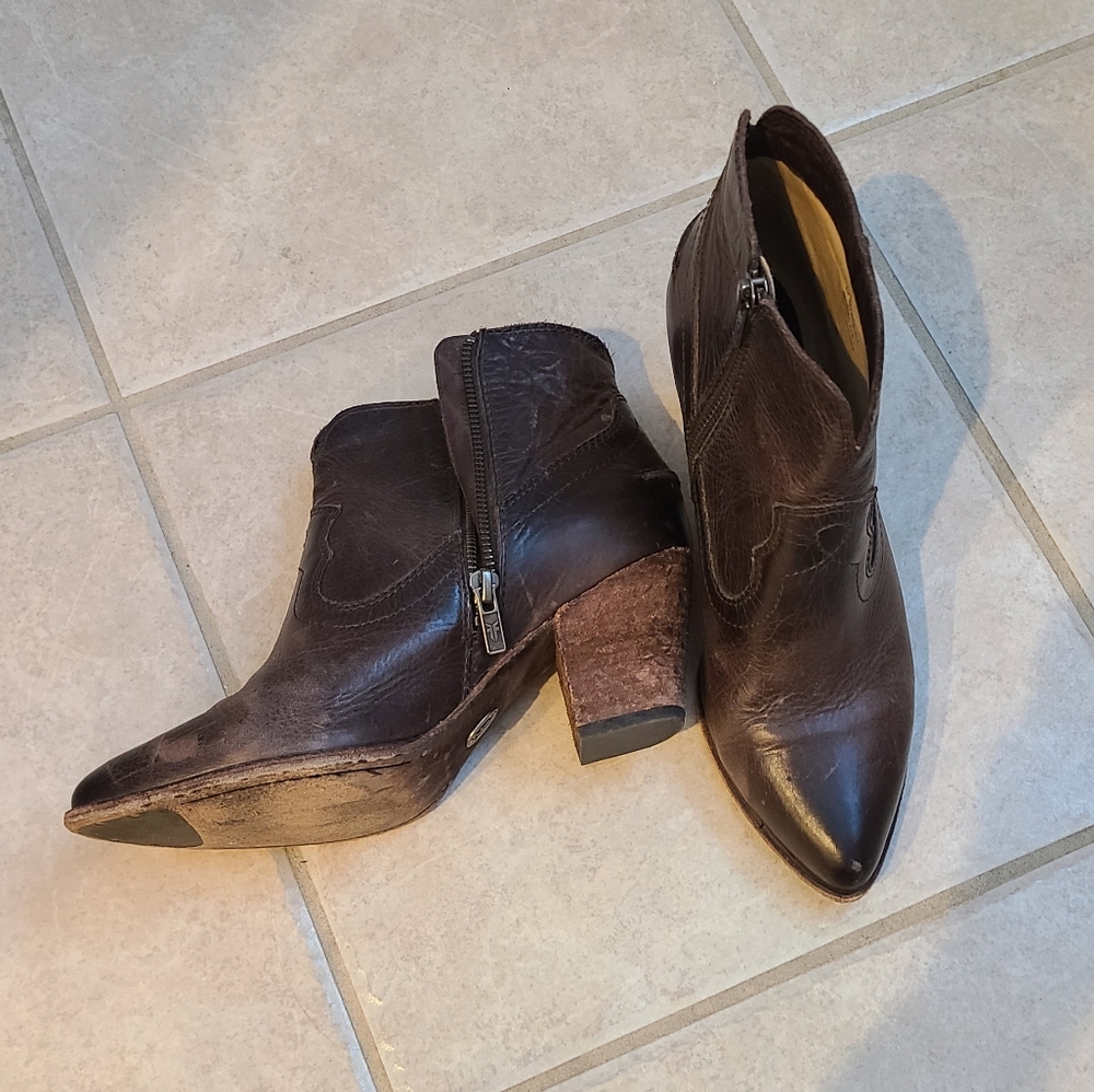 Frye Renee Seam Ankle Boot Size 8